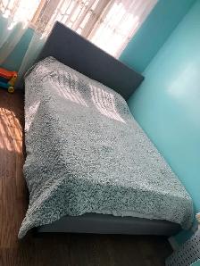 Queen bed for sale with a mattresses . - Photo 2