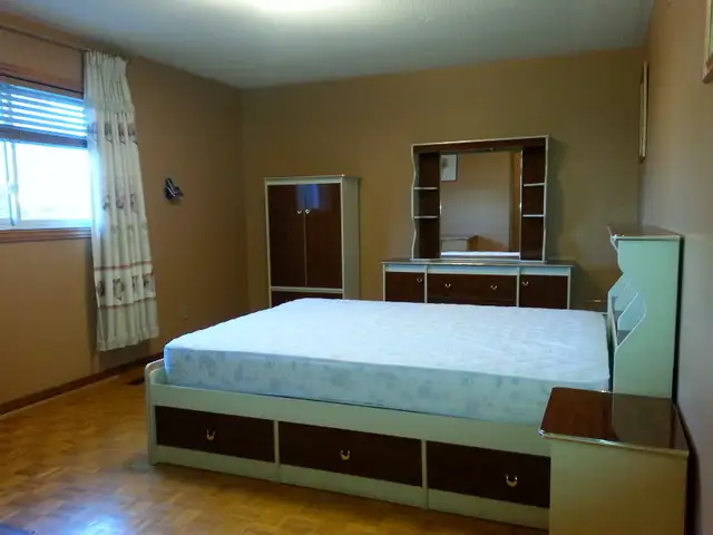 Mississauga Master Bedroom Private Bath Eglinton ErinMills Pkwy