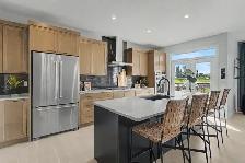 Showhome! St.Albert 4 Bed 3.5 Bath UPGRADES! 10/10 - Photo 2