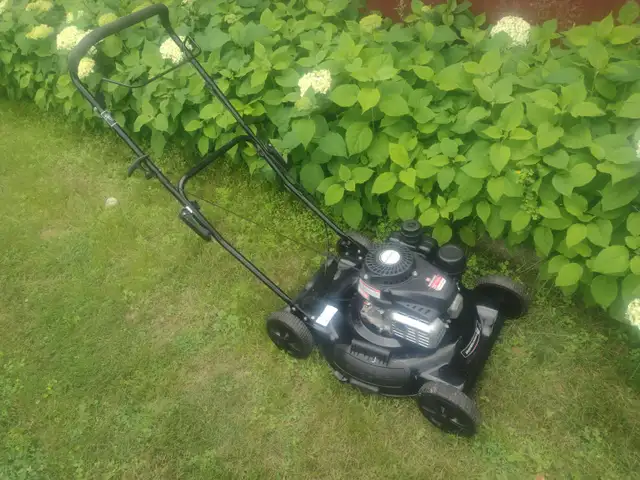 Tondeuse a gazon 2021 YARD MACHINE 132cc 20'' de coupe