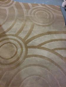 Tapis beige 7' x 8'  motif de ronds