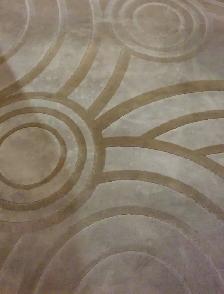 Tapis beige 7' x 8'  motif de ronds - Photo 5