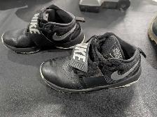 Nike Team Hustle D8 Basketball Shoes