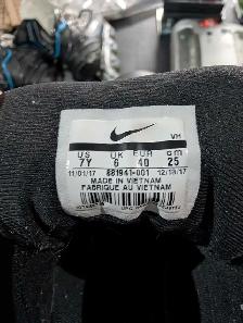 Nike Team Hustle D8 Basketball Shoes - Photo 3