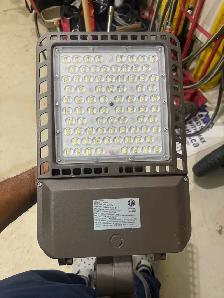 480V LED Parking Lot Light, 200W - Photo 7