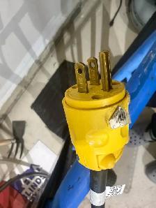 480V LED Parking Lot Light, 200W - Photo 8