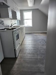 220B King St W - Bright 2 Bedroom West, Parking, W/D hu - Photo 8