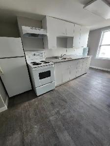 220B King St W - Bright 2 Bedroom West, Parking, W/D hu - Photo 9