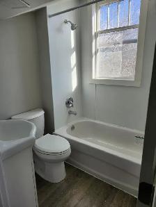 220B King St W - Bright 2 Bedroom West, Parking, W/D hu - Photo 11
