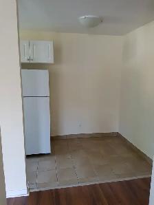 Upgraded 1BR - Unit 4 - Sept 1st - Heat Watter & Pkg Incl - Photo 4