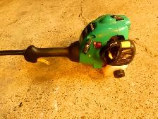 Weed Eater FeatherLite Xtreme Gas String Trimmer FX26S - Photo 5
