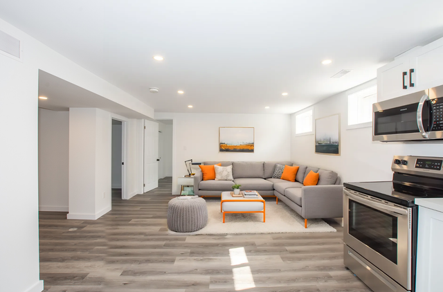 29 Westdale Dr, Welland - 2 Bedroom Lower Unit