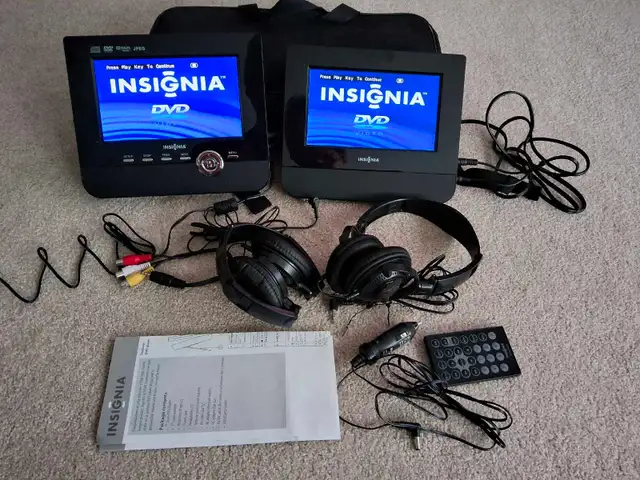 Portable Dual Screen DVD Player