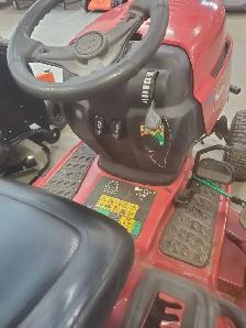 USED TORO GARDEN TRACTOR - Photo 6