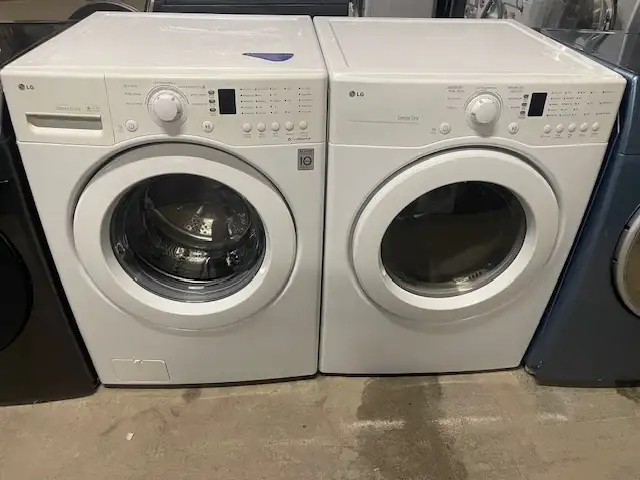 Laveuse sécheuse frontales blanches LG ( remis a neuf )
