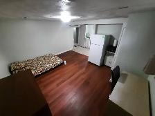 Private furnished Basement, Scarborough - Photo 4