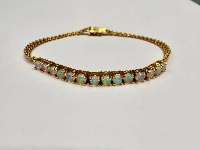 18 karat Gold Natural Ethiopian Opals bracelet 2.00CTW 7"