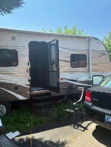 Used travel trailer for sale - Photo 2