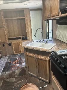 Used travel trailer for sale - Photo 5