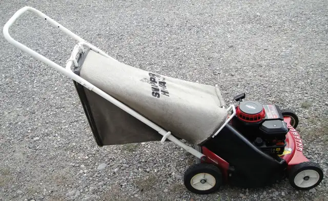 SNAPPER REAR BAG GAS LAWNMOWER