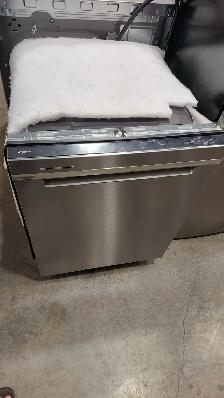Dishwasher - 24' Whirlpool WDPA70SAMZ3 | New - Photo 2