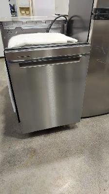 Dishwasher - 24' Whirlpool WDPA70SAMZ3 | New - Photo 3
