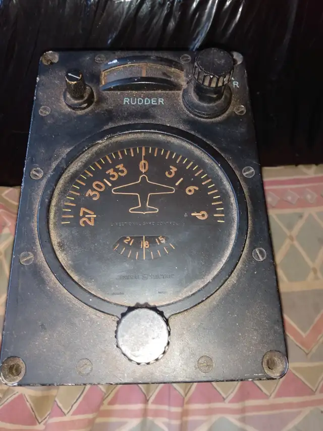 Automatic pilot directional gyro control ( vintage)