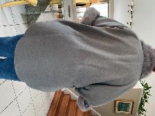 BEAU MANTEAU NEUF GRIS, LARGE FEMME,VALEUR DE $150.00: $25.00 - Photo 3