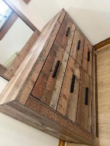 Dresser w/mirror & side drawers - Photo 2
