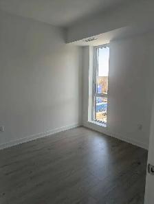 Master Bedroom with Private Bathroom - Photo 7