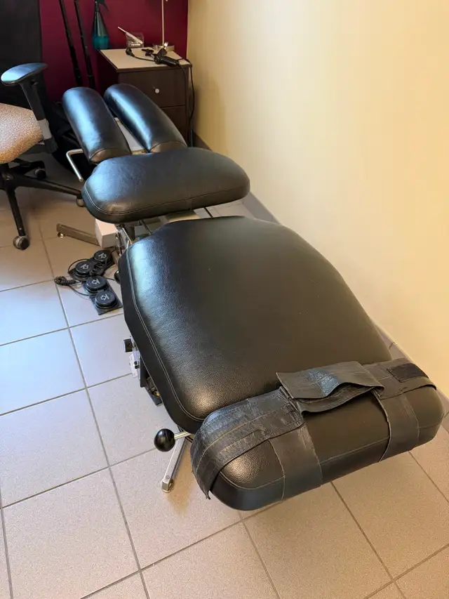 Chiropractic Table with Traction