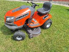 Lawn Tractor - Photo 3