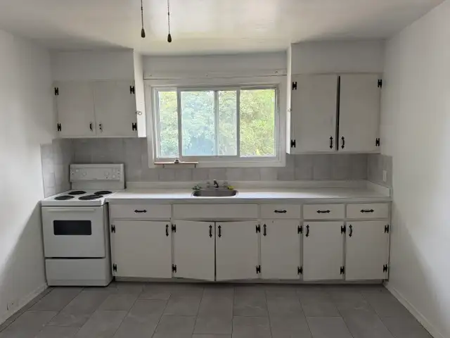 Spacious 1,000 sq. ft. 2-Bedroom in Eagle Place — $1,595