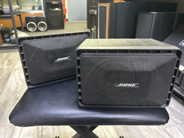 Bose roommate II speaker pair