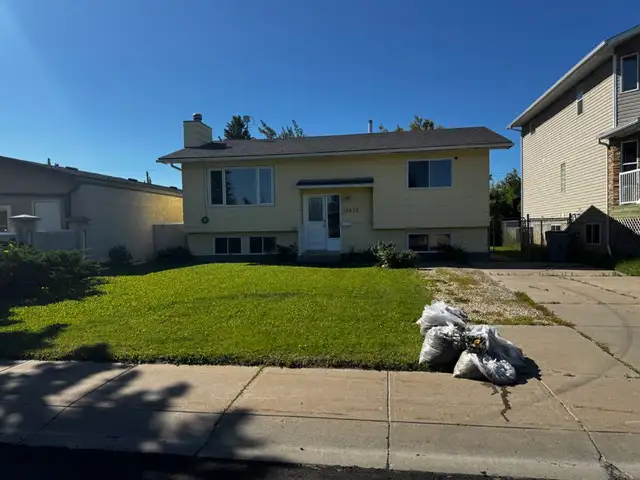 #8781 - 4 Bed/2 Bath Full house for August 1st $2400