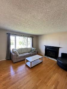 #8781 - 4 Bed/2 Bath Full house for August 1st $2400 - Photo 3