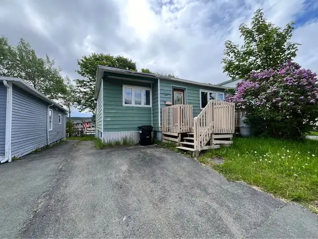 11 Blackmarsd Rd - Three Bedroom Main Floor Home