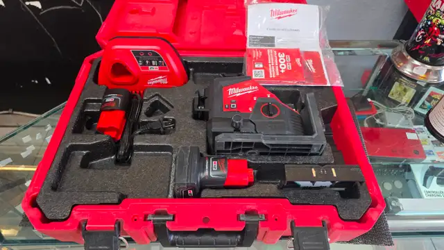 Milwaukee Tool M12 12V Green 125 ft. 3-Plane Laser Level Kit