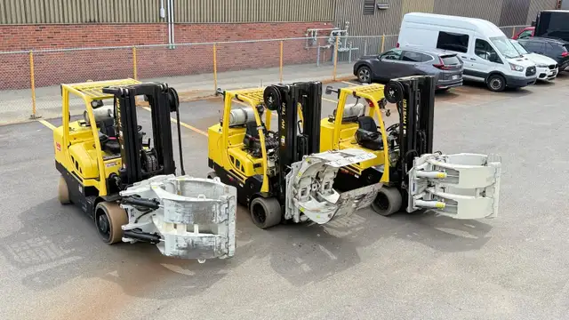 Chariot elevateur Hyster avec Les Attachment Cascade Roll Clamp