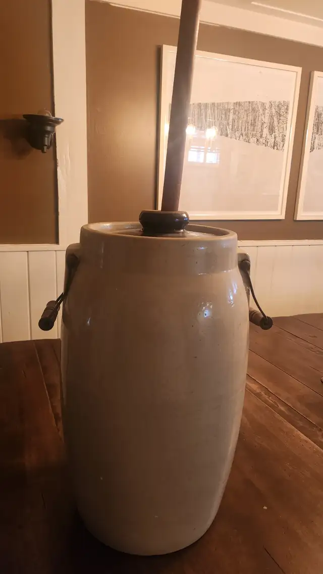 ANTIQUE BUTTER CHURN EXCELLLENT CONDITION