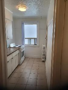 Midtown living, steps to TTC, Shoppers Drug Mart - Photo 10