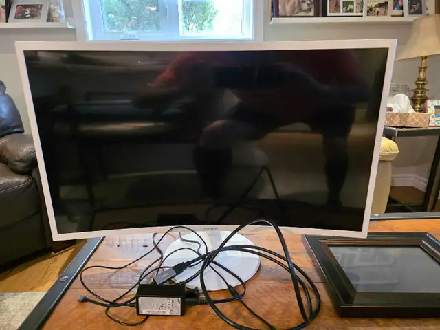 Samsung Curved 32 inch Monitor
