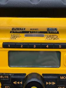 DEWALT DCR025 20V/60V FLEXVOLT Bluetooth Radio Built-In Charger - Photo 8