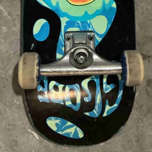 globe skateboard