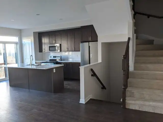 August 1st Barrhaven townhouse 3 bedrooms