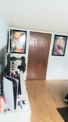 Private room available in 3 bedroom suite - Photo 5