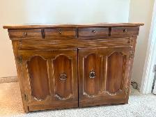Singer sewing machine in cabinet with accessories - Photo 4
