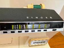 Singer sewing machine in cabinet with accessories - Photo 7