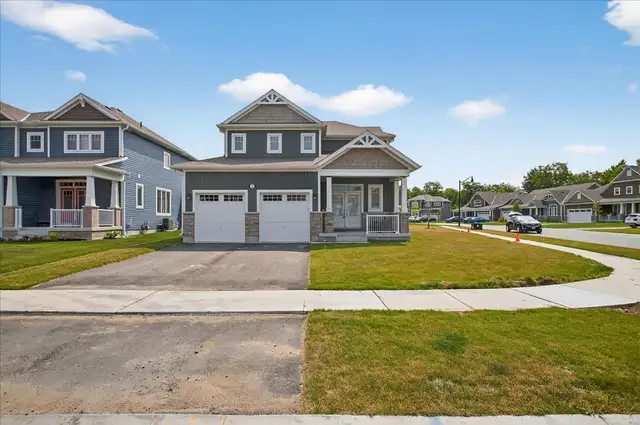 4 Bed 4 Bath detached Home In Bracebridge with main floor Bed