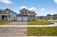 4 Bed 4 Bath detached Home In Bracebridge with main floor Bed